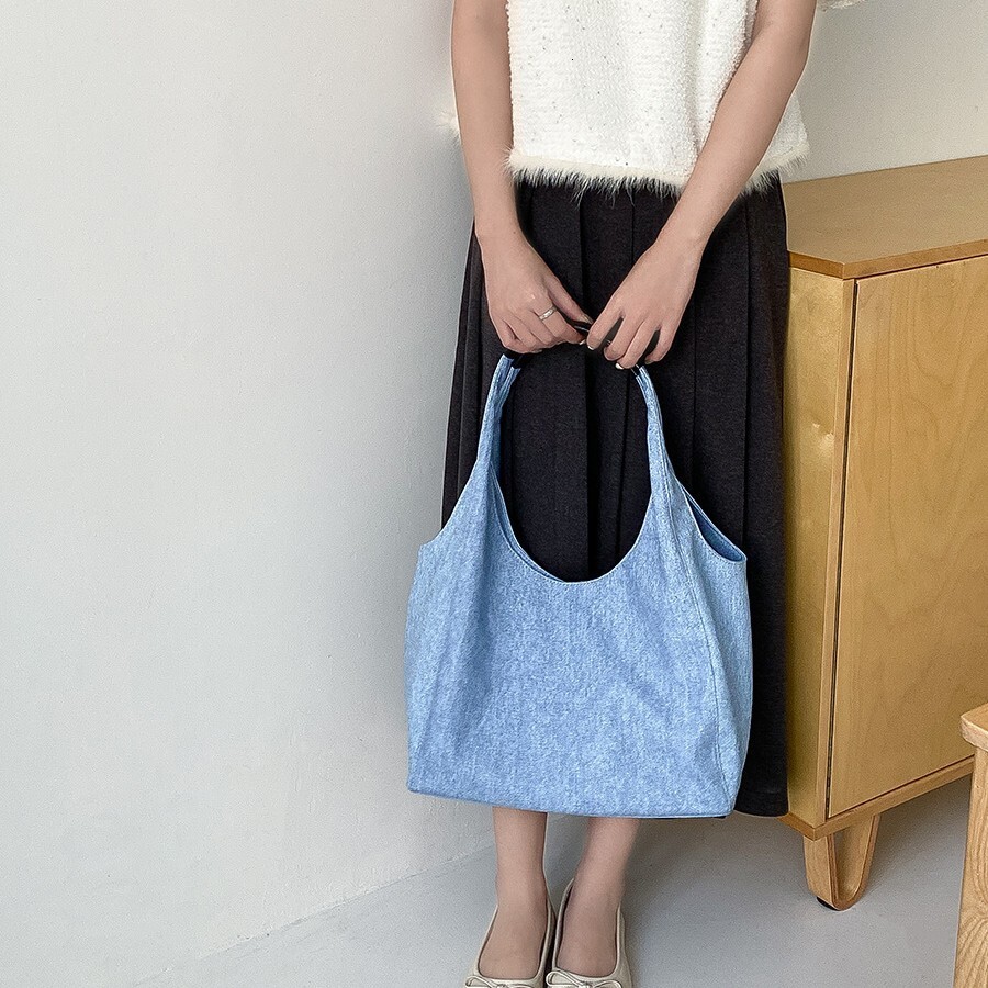 designer bag Large capacity denim commuting shoulder women in spring summer style for ladies fashionable and casual tote bag