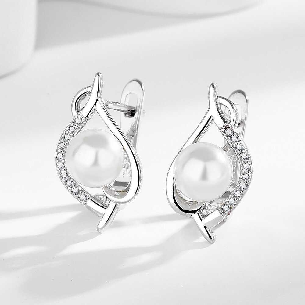 In Europe and America, there is a popular trend of high-end imitation pearl ear ring earrings with a cold and elegant style for women
