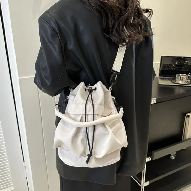 Womens casual bag large capacity student shoulder bag fashionable handbag bucket bag crossover bag adjustable shoulder strap 250427