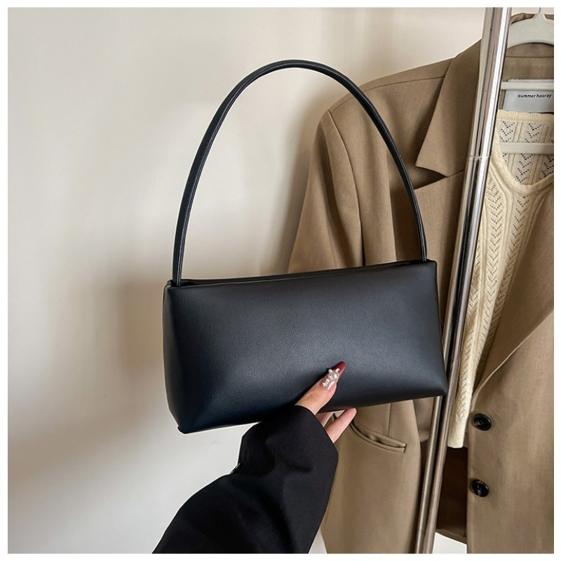 Elegant Arm Pit Crossbody Handbag - Stylish Spring/Summer Accessory by Trendy Designer Brand