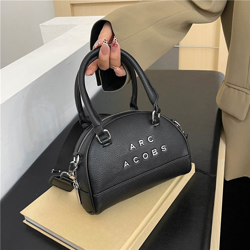 Handbag female 2025 new Hundreds of fashion bowling sweet cute crossbody bag shell bag.