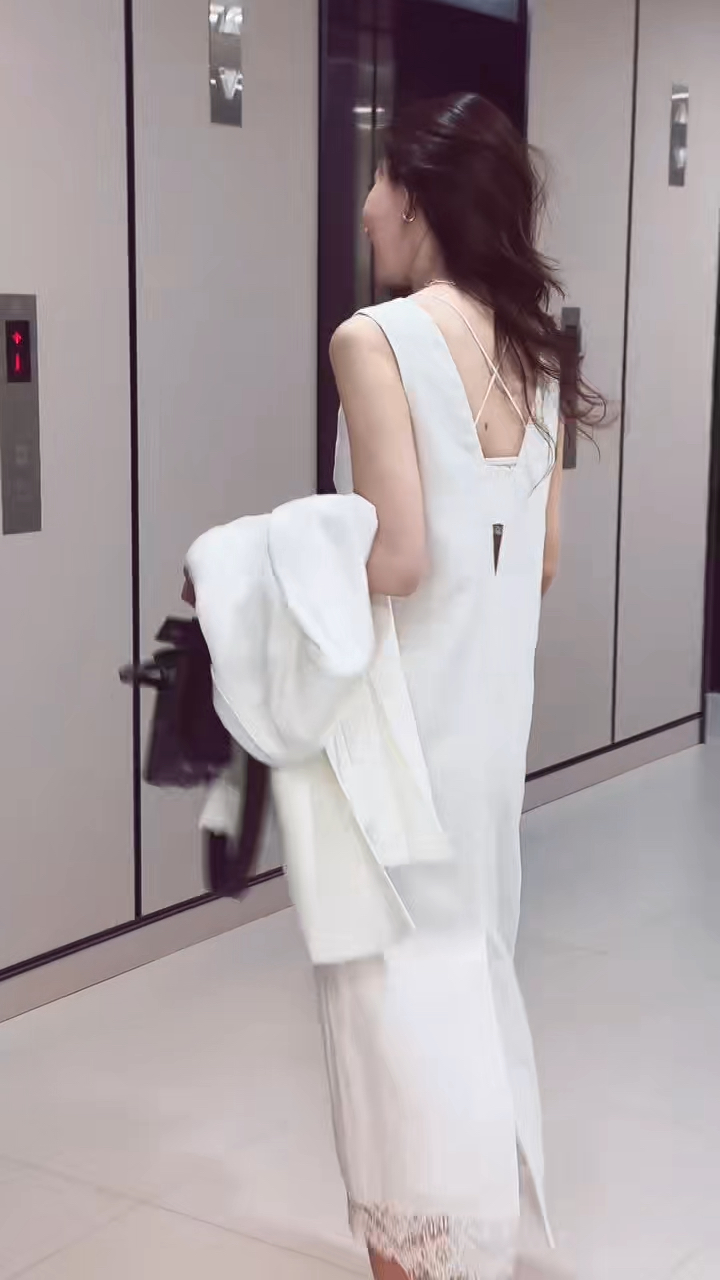 2025 Linen V-neck patchwork lace sleeveless dress Fashion Week Show Customized Fashion Tailored clothing womens Fashion Paris.M327