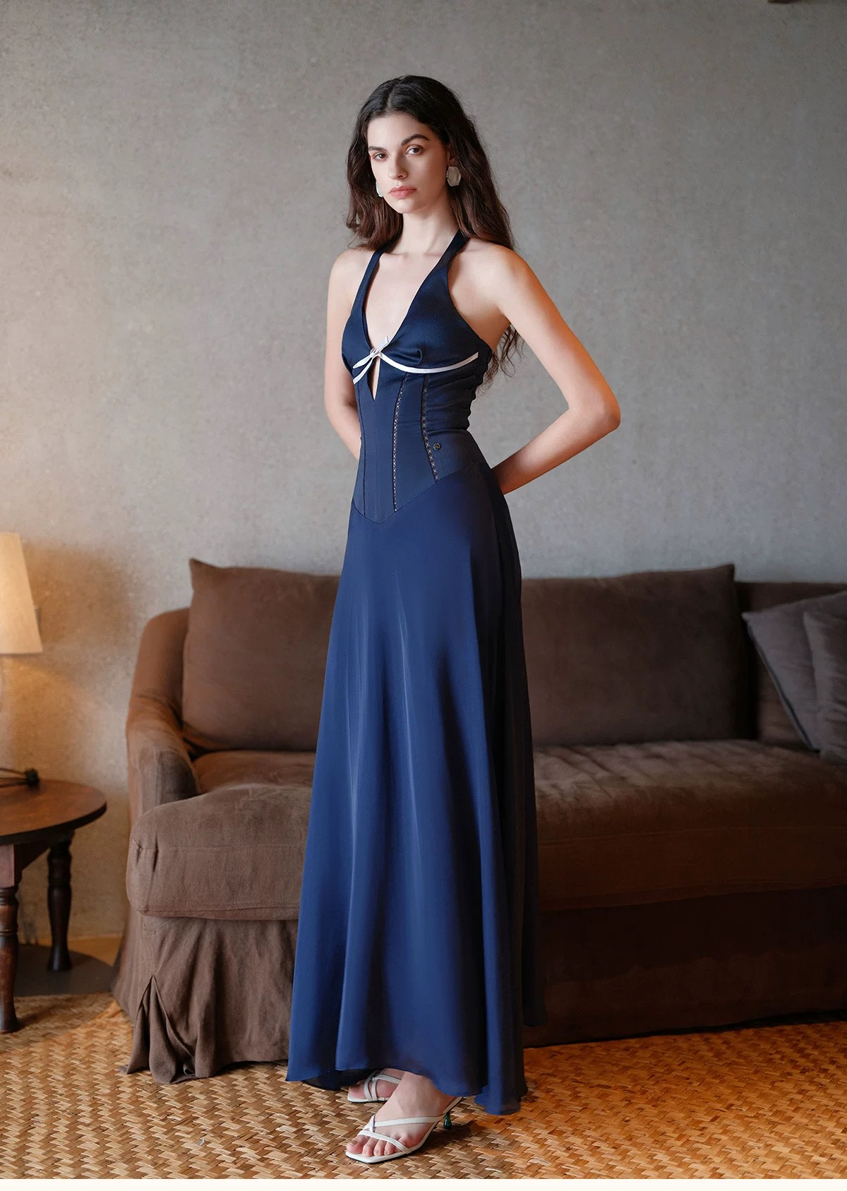 2025 French V-neck bow design waist cinching and neck hanging dress Fashion Week Show Customized Fashion Tailored clothing womens Fashion Paris.M356
