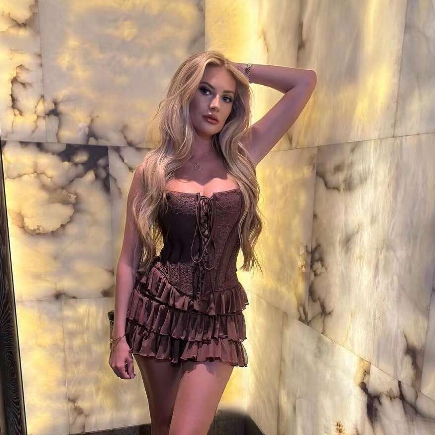 Autumn/Winter Women's Wear Brown Fishbone Strap Top Cake Half Set Skirt 2025 New Style Unique and Elegant Clothing