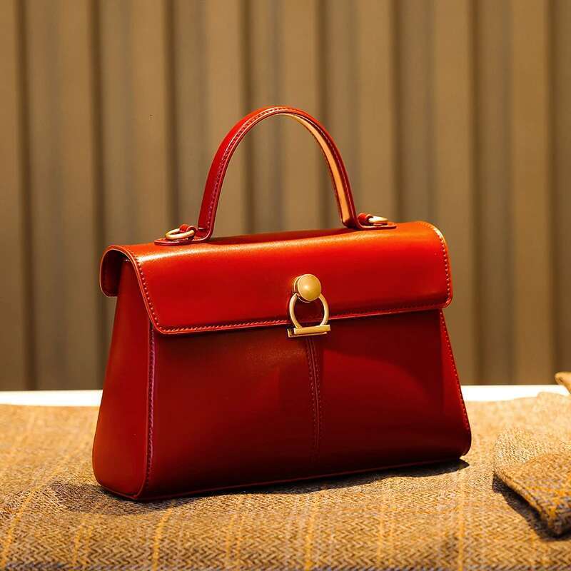 New Small Square Wedding Women's Handbag High Quality Single Shoulder Versatile Commuter Crossbody Bag