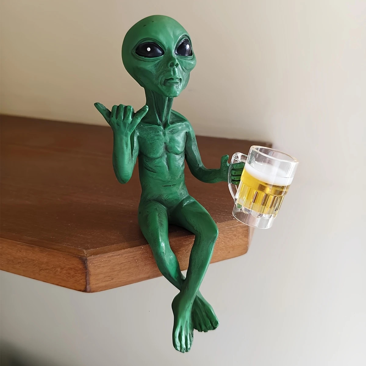 Drinking Alien Sculpture Novelty Alien Collectibles Funny Desktop Decoration For Desk Bedroom Decoration 251203