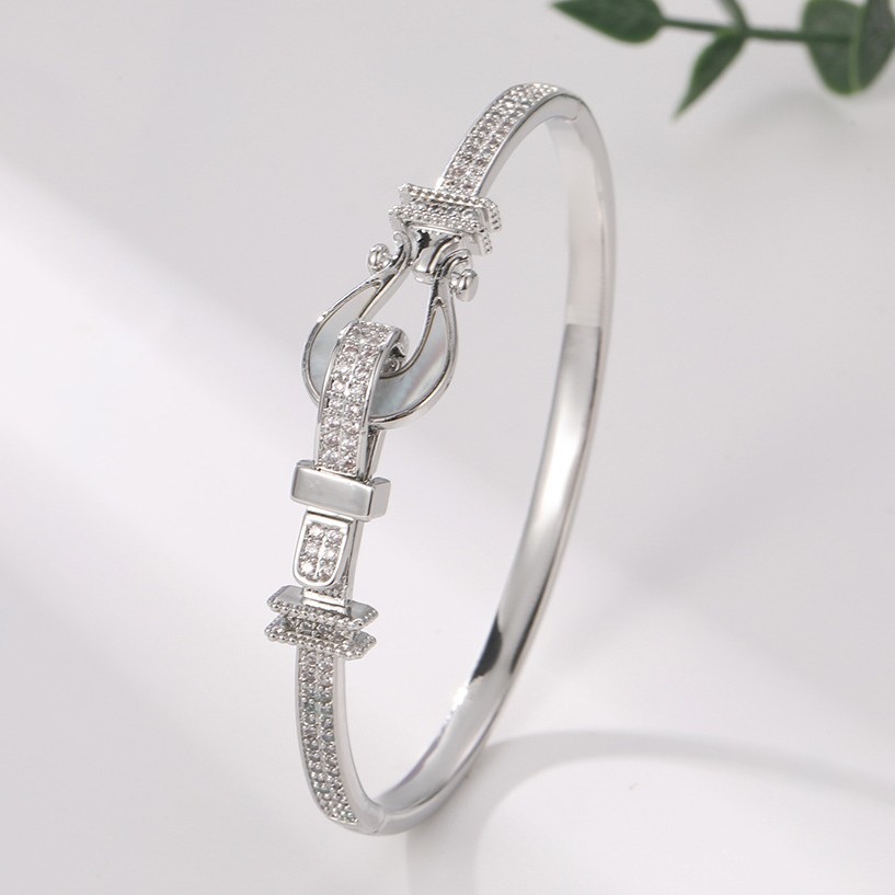 Fashionable designer bracelet women horseshoe buckle bracelet with micro inlaid zircon versatile for women's light luxury bracelet classic design