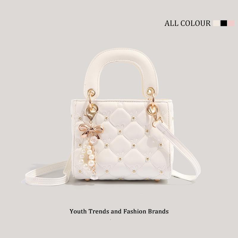 Texture Fashion 2025 New Niche Design Autumn And Winter Multifunctional Handheld Diamond Mesh Daifei Bag Outdoor Casual Shoulder Bag