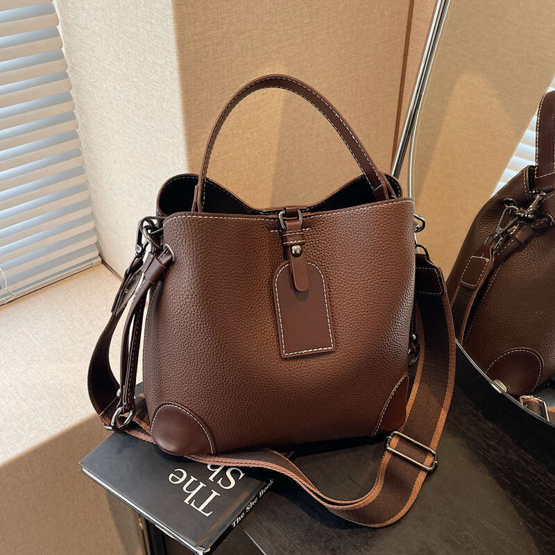 Bucket 2024 new trend large capacity fashionable single shoulder crossbody for women practical and versatile commuting leisure bag