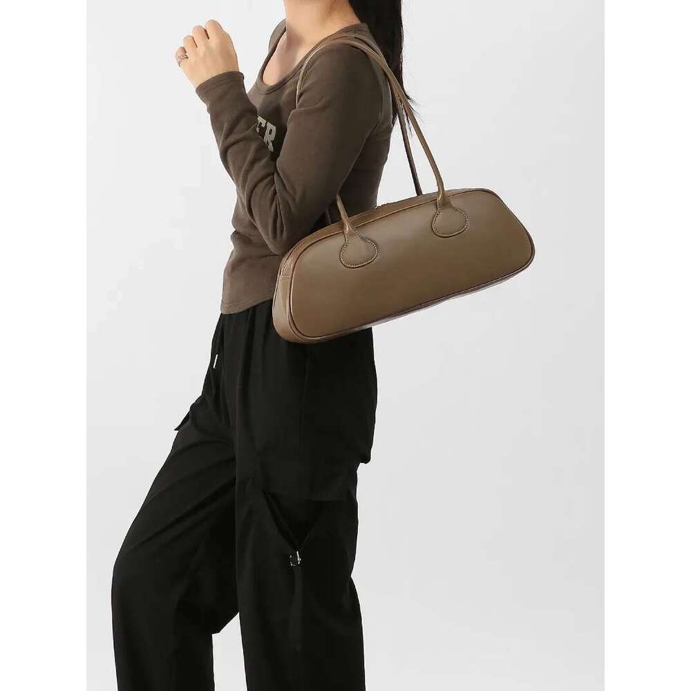 Designer Bag 2025 Niche Design Ins Retro Single Shoulder Underarm With Women's Texture, Large Capacity Handheld Baguette Bag Luxury Bag