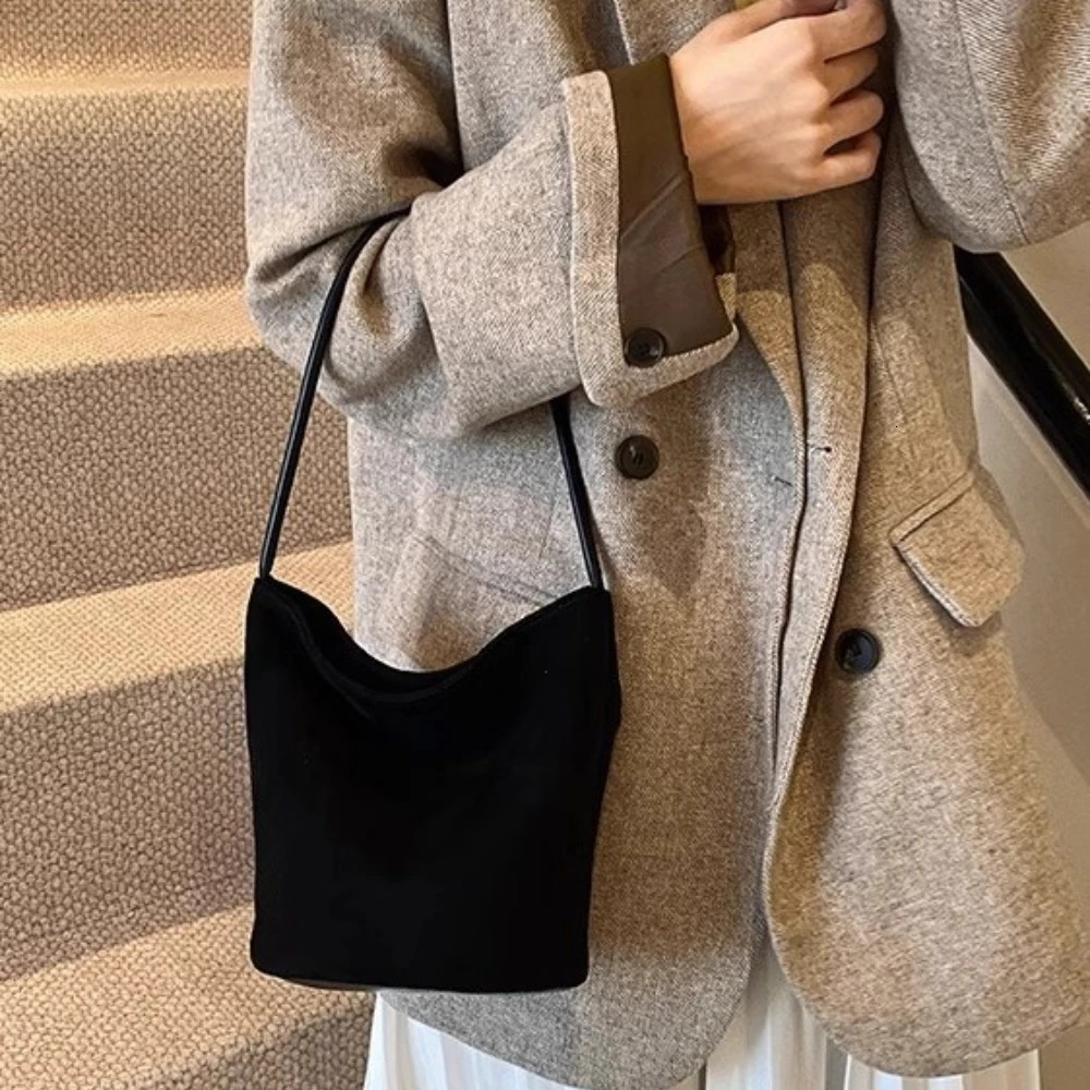 Womens suede bucket bag artificial suede shoulder bag large capacity womens handbag retro fashion solid color handbag 250427