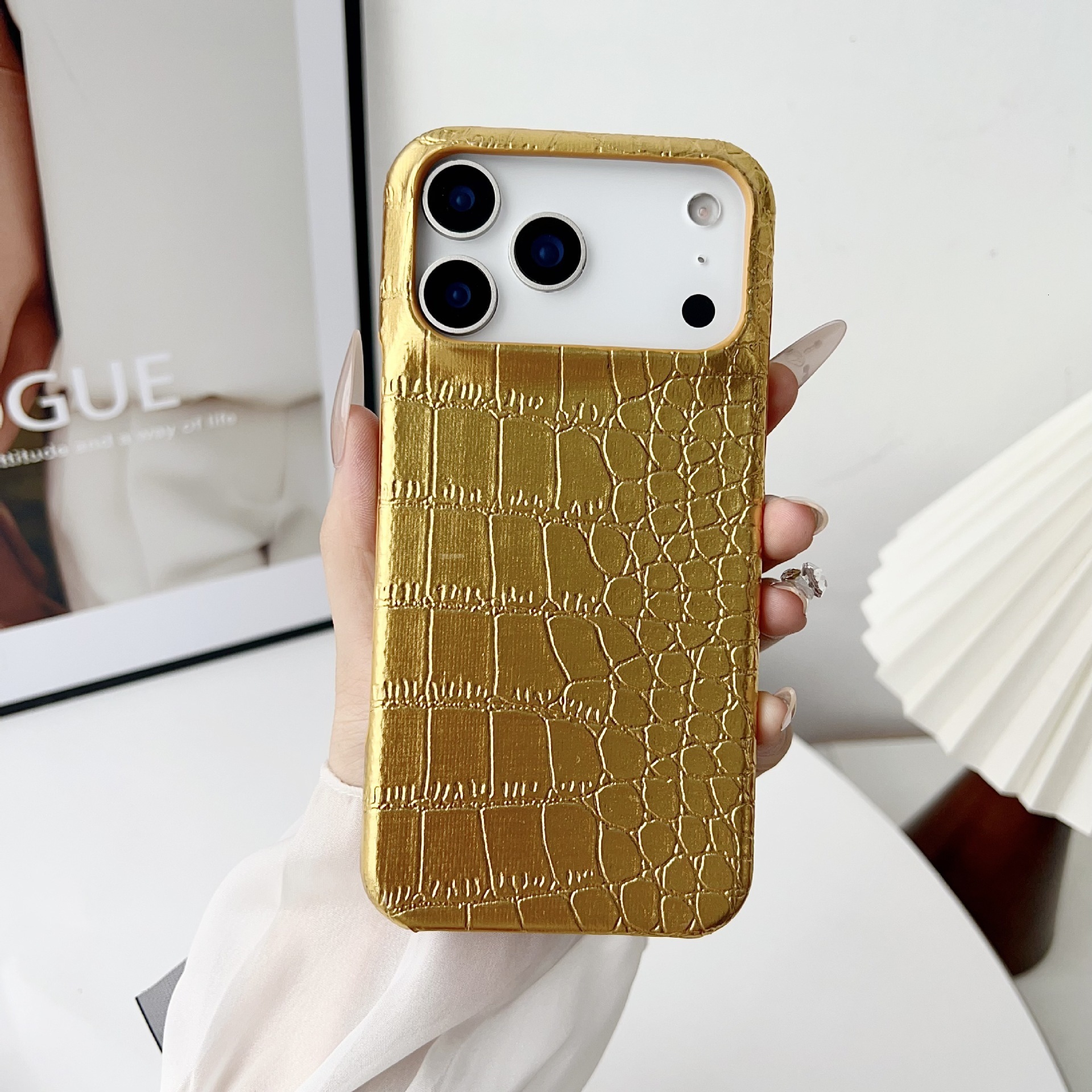 Cracked Gradient Crocodile Skin Pattern Phone Case iPhone 17 Pro Max Compatible with Apple 16 Pro High Frame Luxury Case