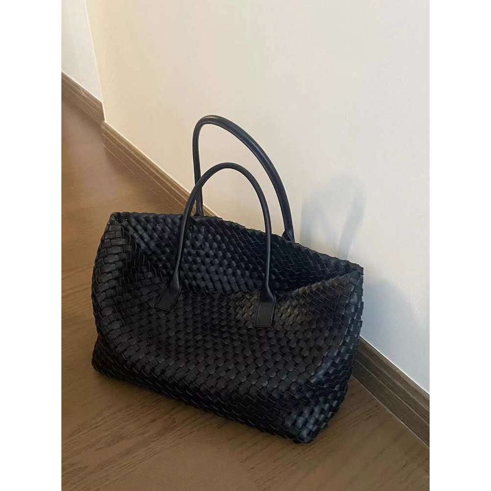Summer Large Capacity Hand Woven for Women 2025 New High Quality Texture Simple Commuter Handheld Shoulder Bag