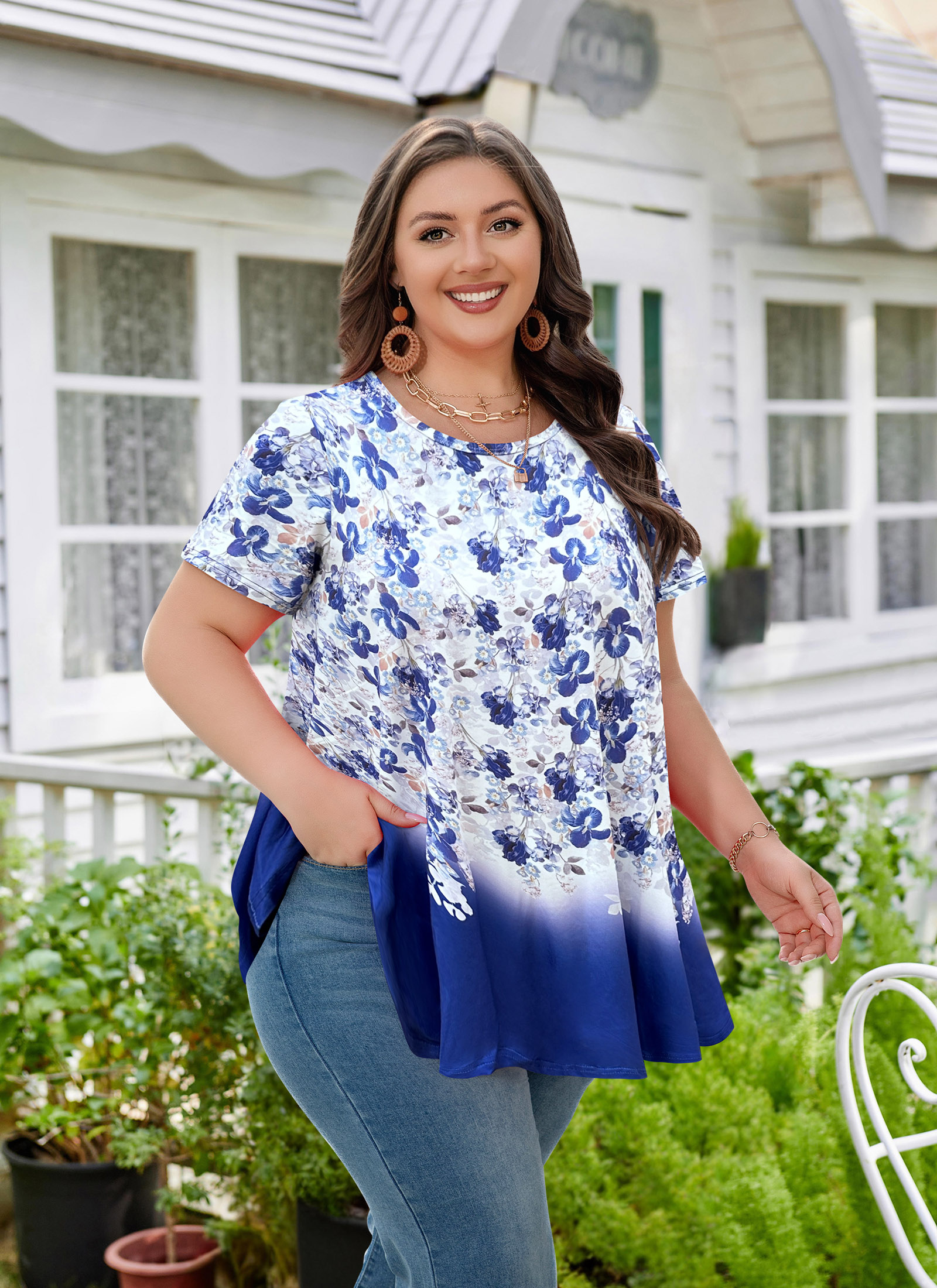 Tunic Tops for Women Plus Size Short Sleeve Crew Neck Swing Flare Loose T-Shirt Blouses to Wear with Leggings Blue White Floral Tunics