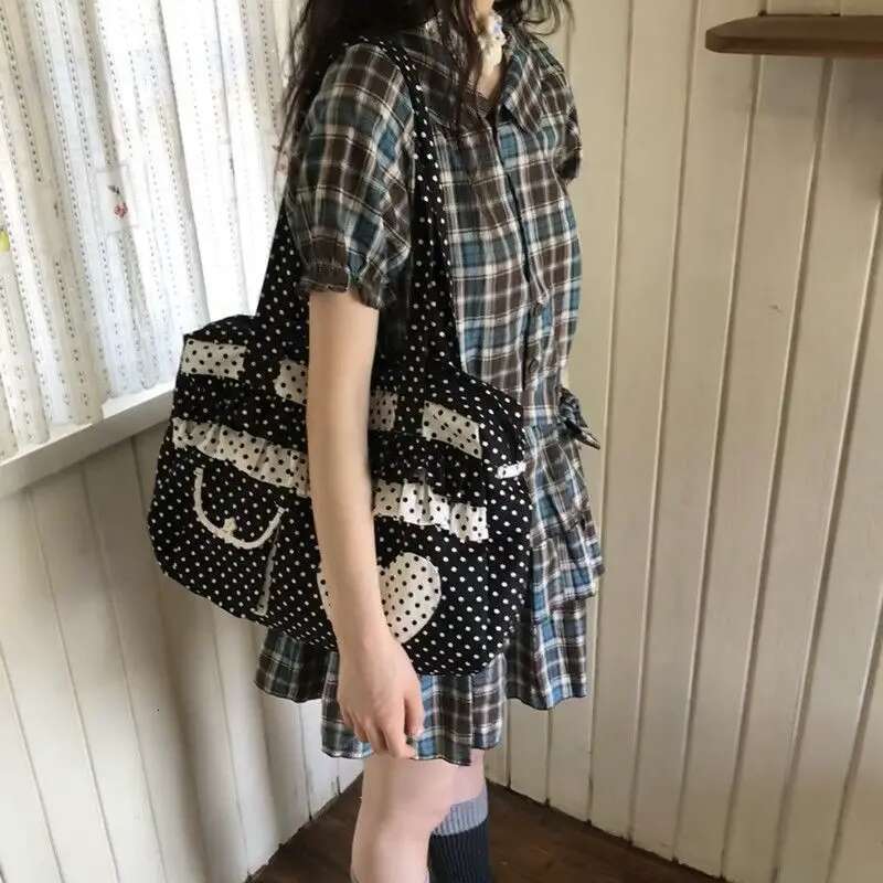 2025 Sweet Dots Heart Pocket Design Rucked Underarm Fashion Women Shoulder All Match Itabag Designer Commuting Bag