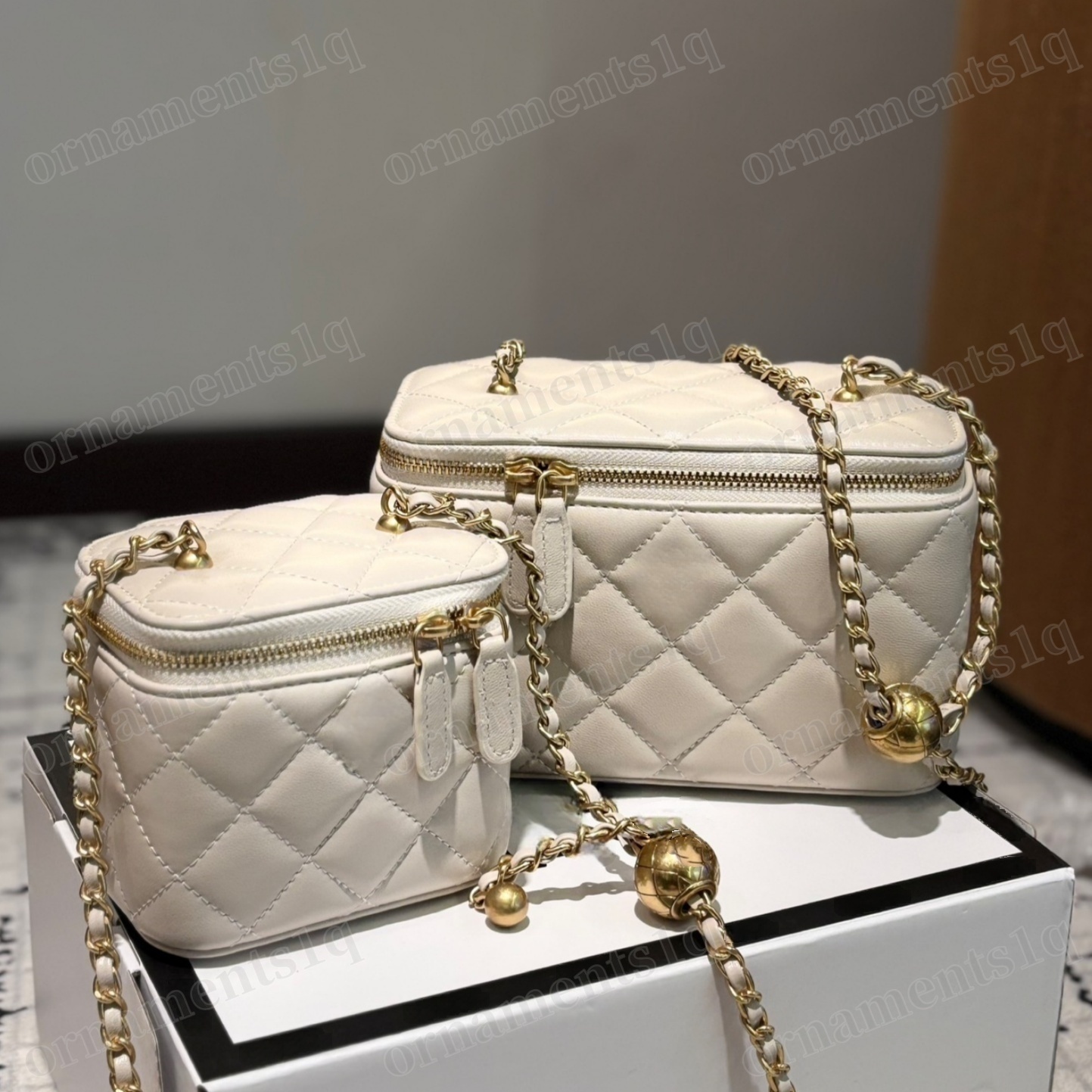 igner Vanity Bag with Mirror Cosmetic Bags with Chain Strap Crossbody Bag High Quality Leather Bag Womens Make Makeup bag Up C Small Handbag Mini Make