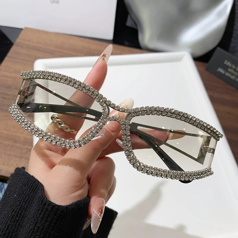 2025 Y2k Hollow Retro Sunglasses Personalized Sunglasses Diamond-set Large Frame Car Sunglasses 81075-1 251126