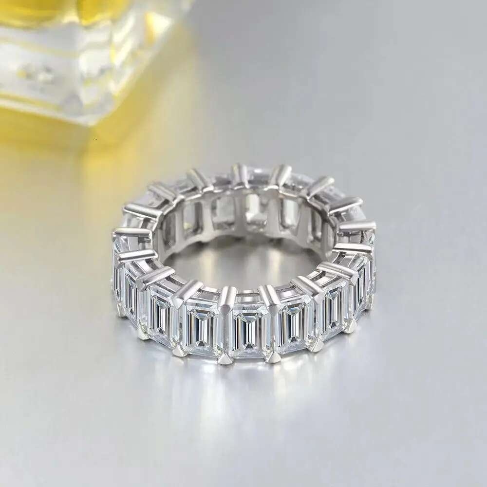 Full Moissanite Diamond Emerald D VVS Ladys Rings 925 Silver Plated White Gold Fine Jewerly Fashion Ring for Women Rings