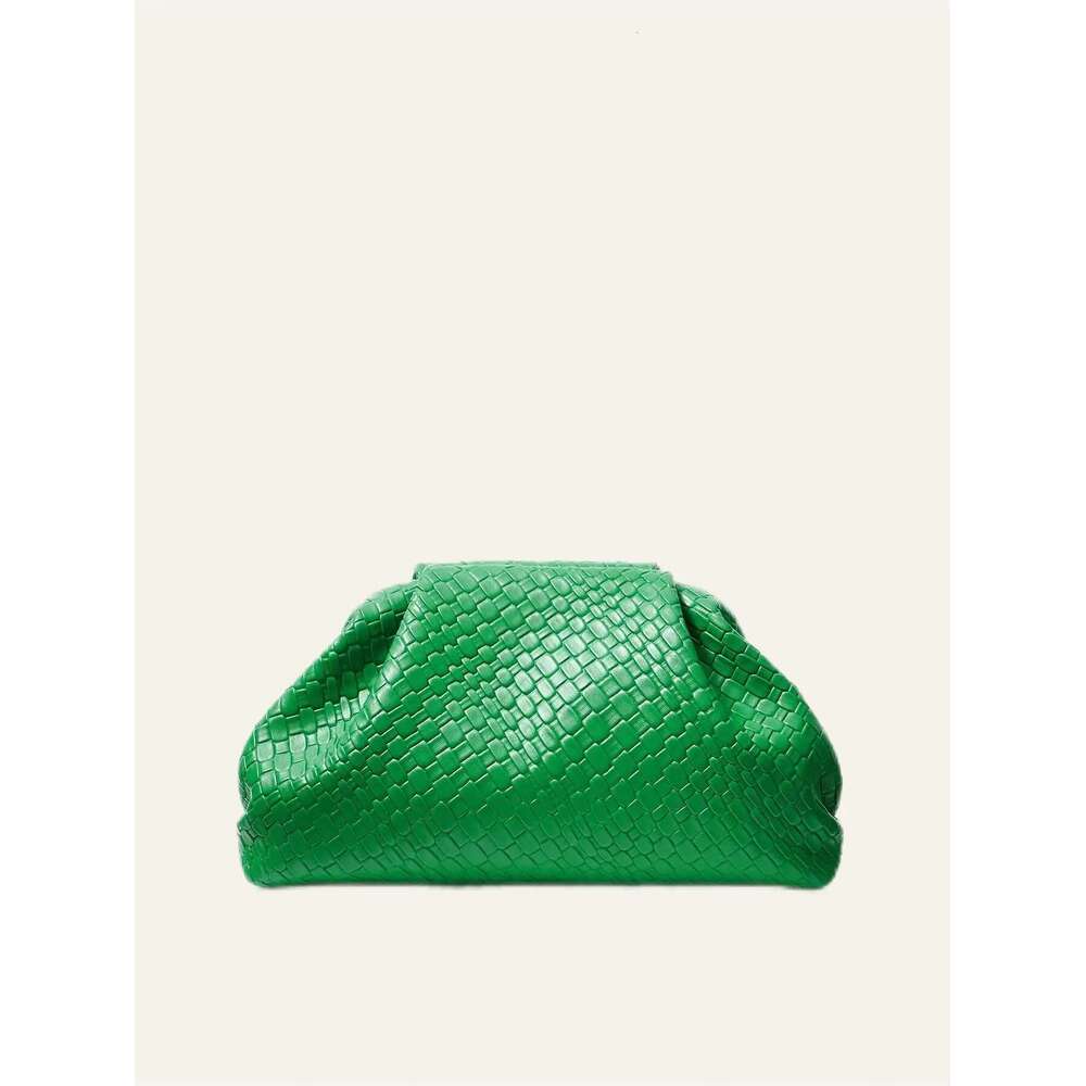 High End Retro Fashion Emed Woven Handbag, Lightweight Large Capacity, Suitable For Dates, Weddings, And Banquets