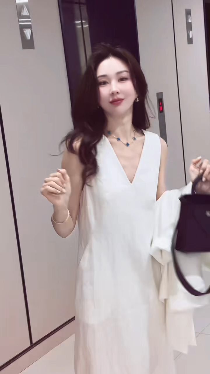 2025 Linen V-neck patchwork lace sleeveless dress Fashion Week Show Customized Fashion Tailored clothing womens Fashion Paris.M327