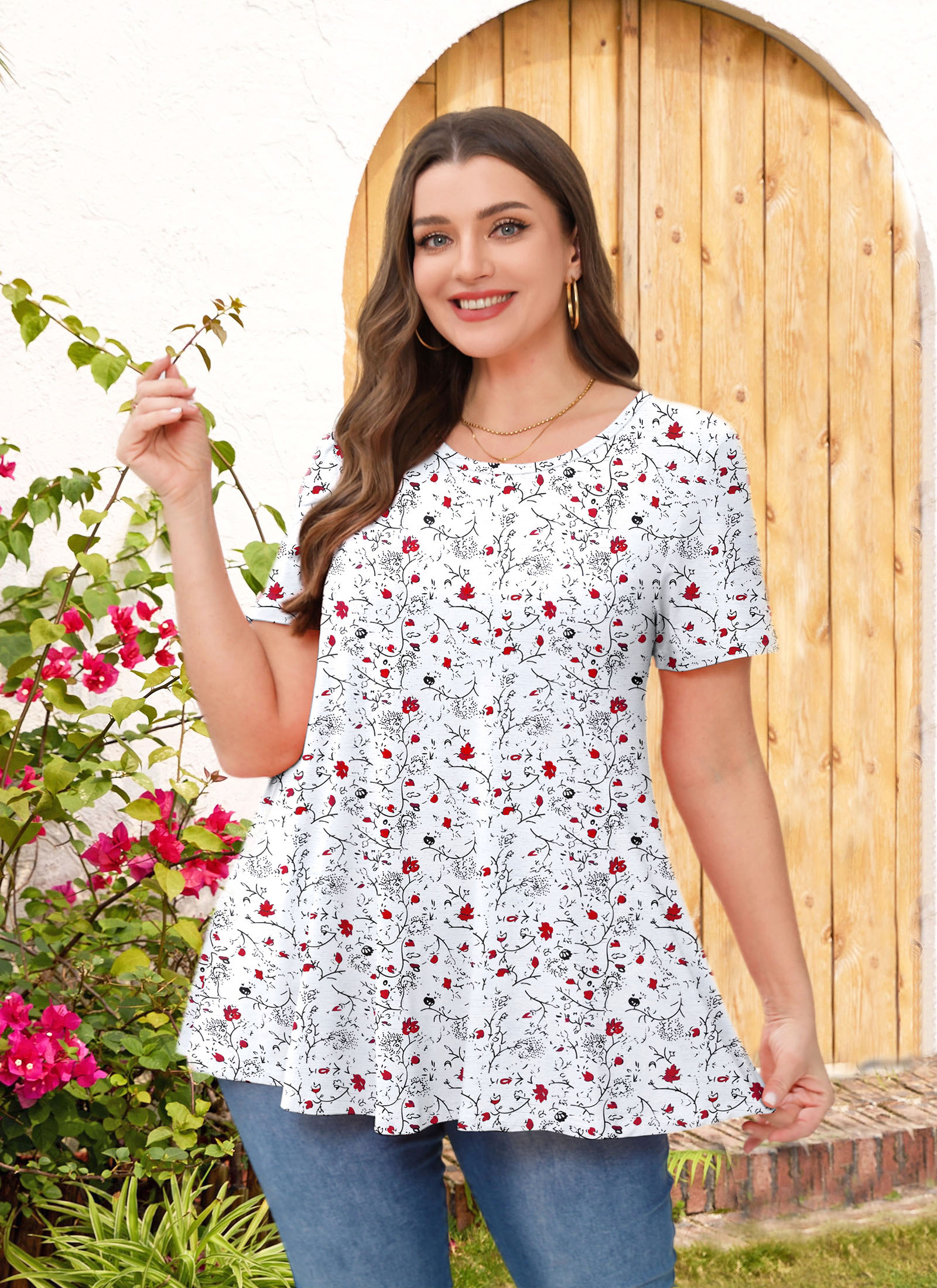 Tunic Tops for Women Plus Size Short Sleeve Crew Neck Swing Flare Loose T-Shirt Blouses to Wear with Leggings White Floral Tops