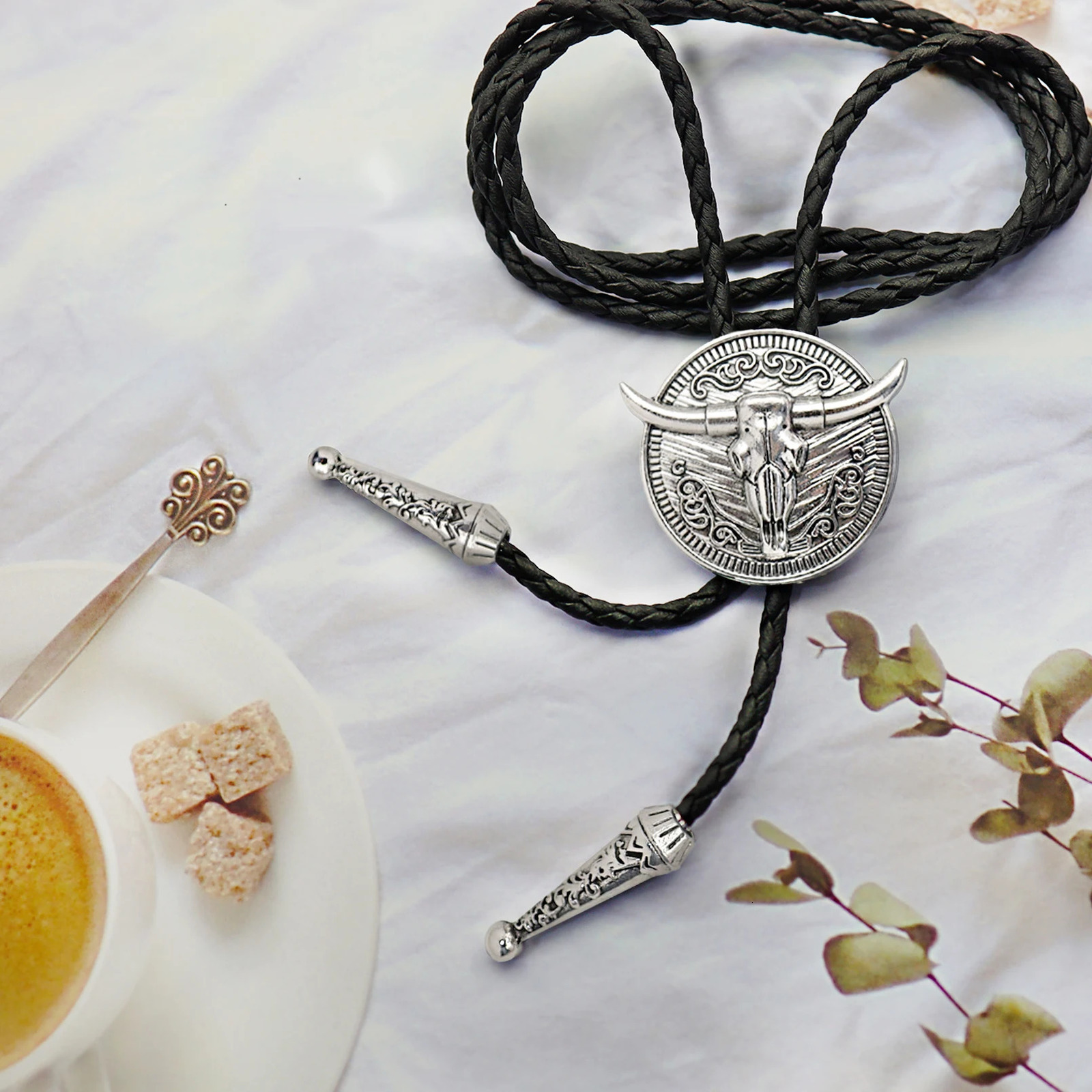 Vintage Western Cowboy Bolo Tie for Men Star Bull Circular Cross Pendant Black Leather Rope Necktie Women Necklace Accessories 250430