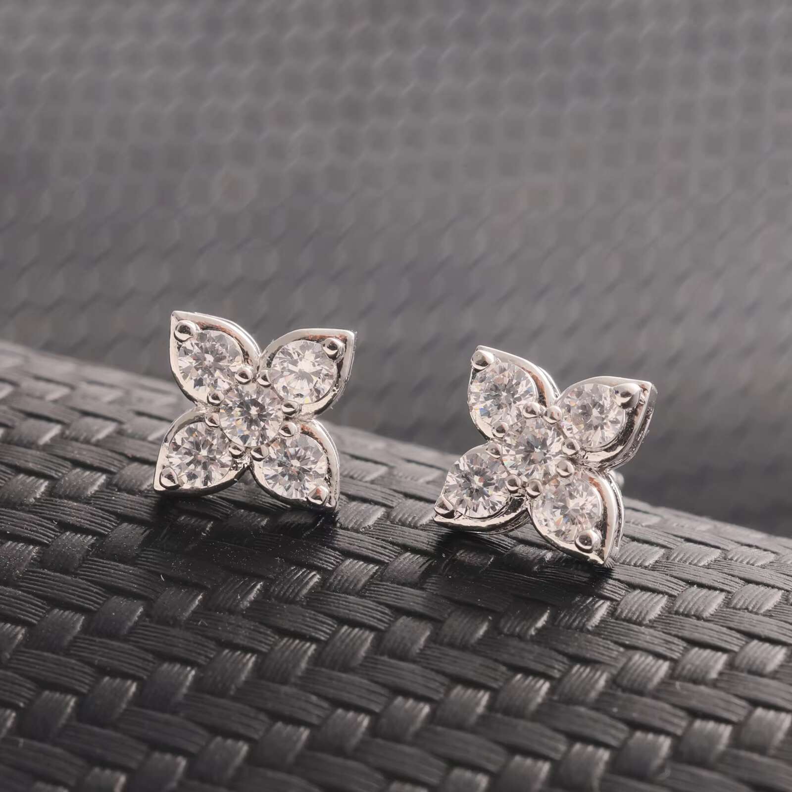 925 Sterling Silver VVS Moissanite Clover Stud Earring Gold Plated Fashion Style Pass Diamond Tester for Wedding Party Gift