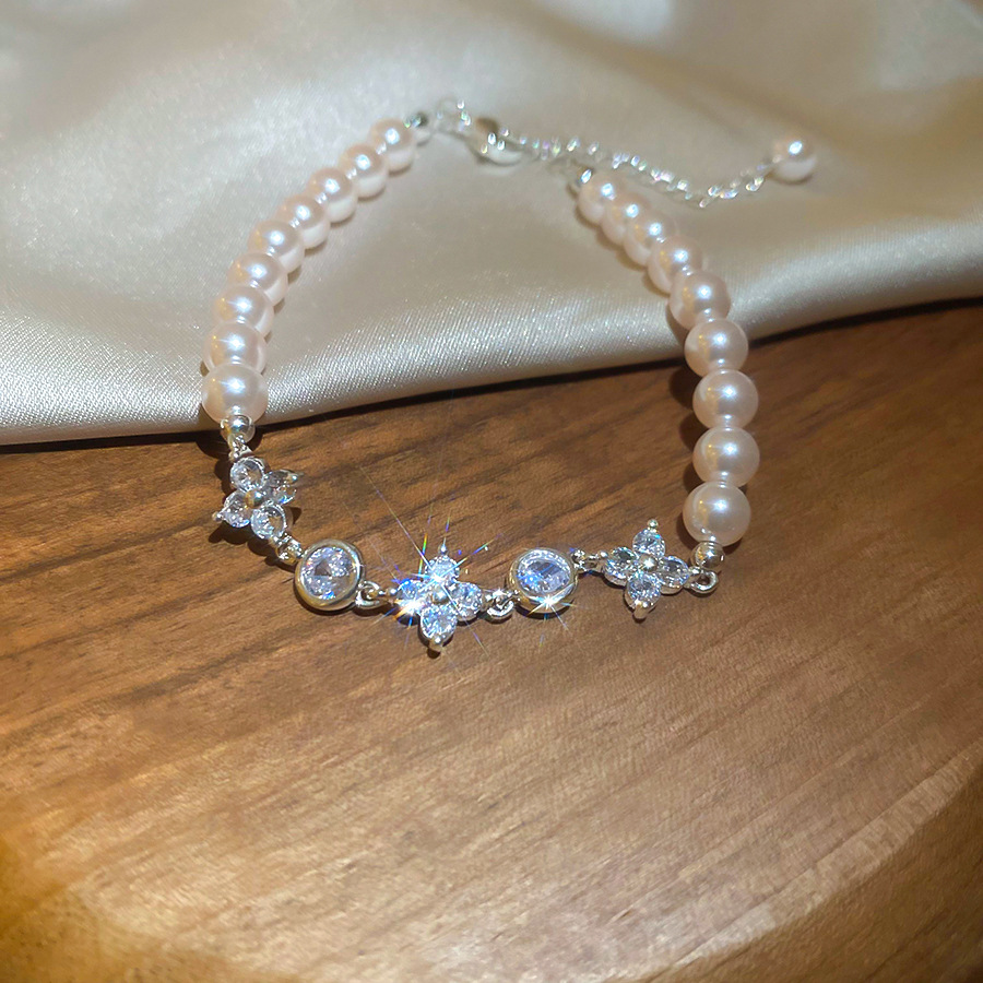 Super Sparkling Zircon Pearl Beaded Flower Round Pendant Elegant Bracelet Light Luxury High-end Hand Accessories for Women - view 7