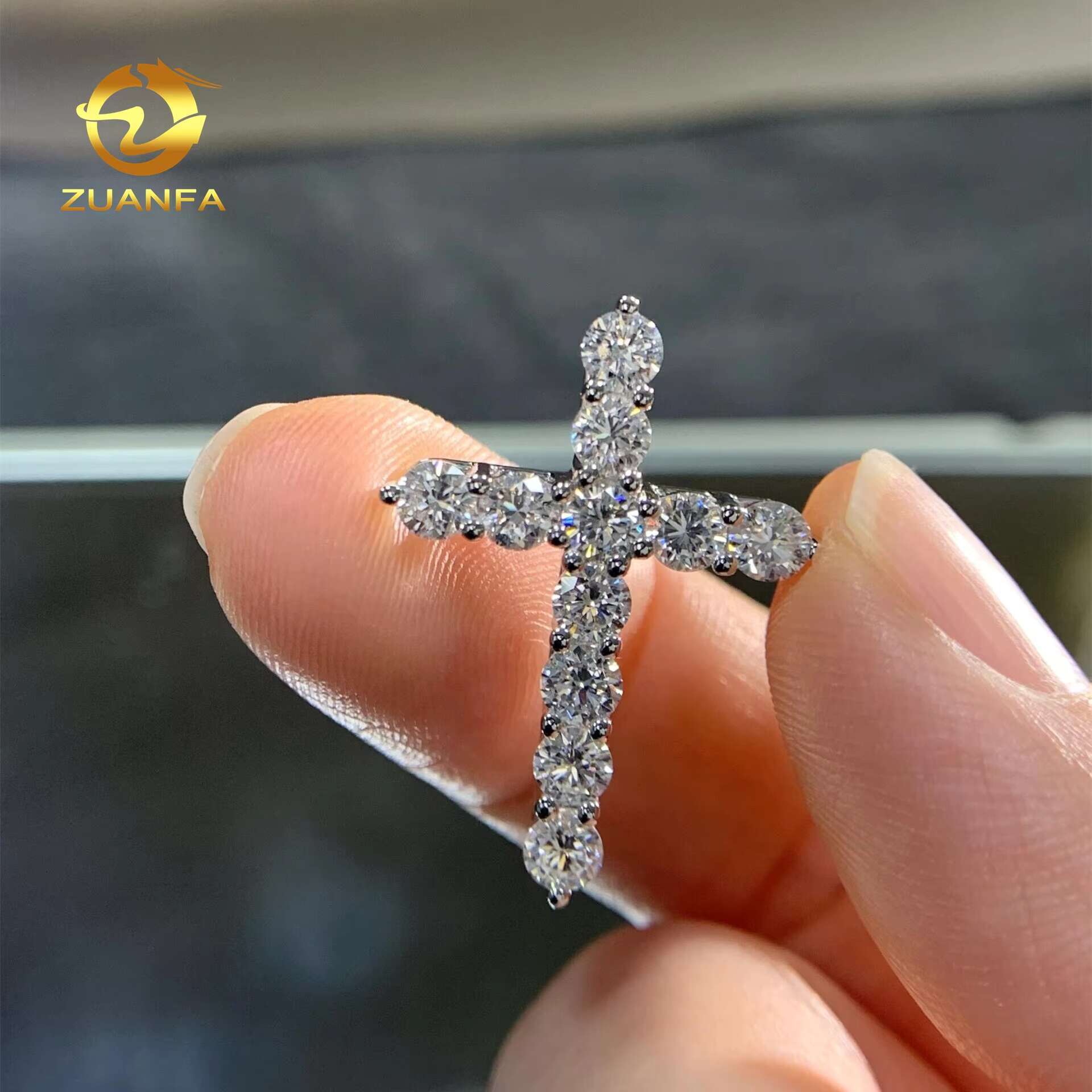 Unisex Custom Made Classic Design Platinum 1.85CT Lab Grown Diamond Cross Pendant Charm