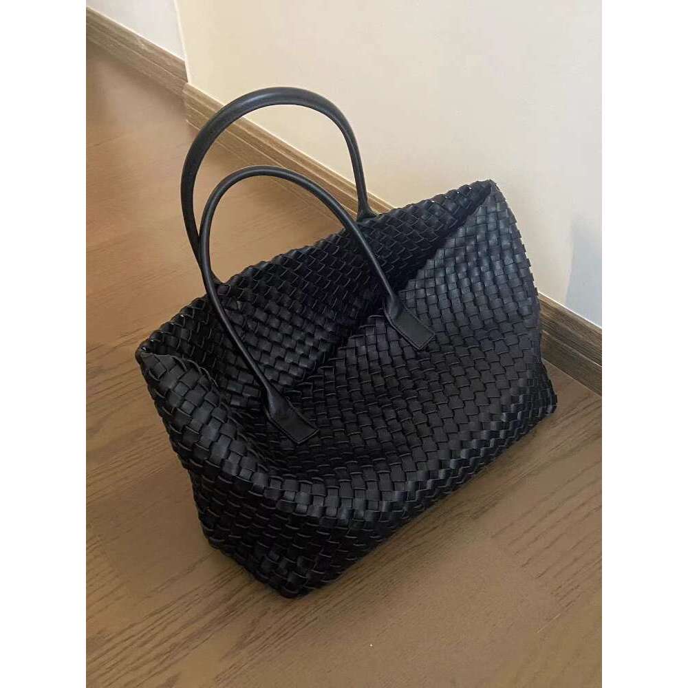Summer Large Capacity Hand Woven for Women 2025 New High Quality Texture Simple Commuter Handheld Shoulder Bag