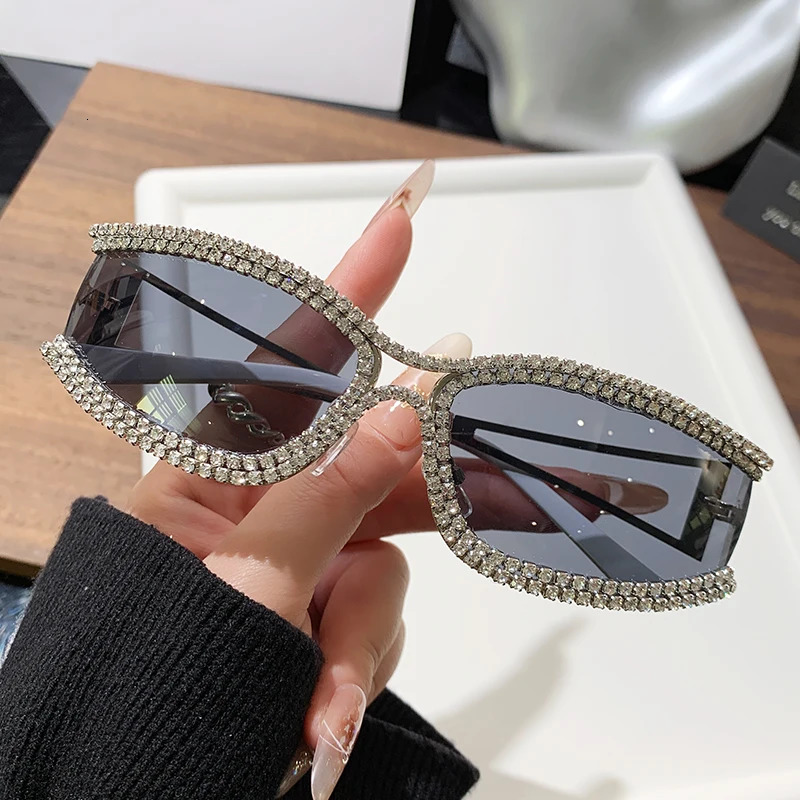 2025 Y2k Hollow Retro Sunglasses Personalized Sunglasses Diamond-set Large Frame Car Sunglasses 81075-1 251126