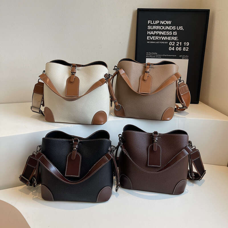 Bucket 2024 new trend large capacity fashionable single shoulder crossbody for women practical and versatile commuting leisure bag