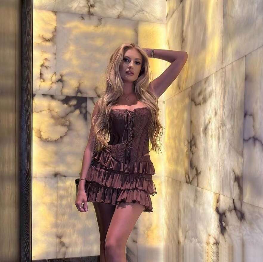 Autumn/Winter Women's Wear Brown Fishbone Strap Top Cake Half Set Skirt 2025 New Style Unique and Elegant Clothing