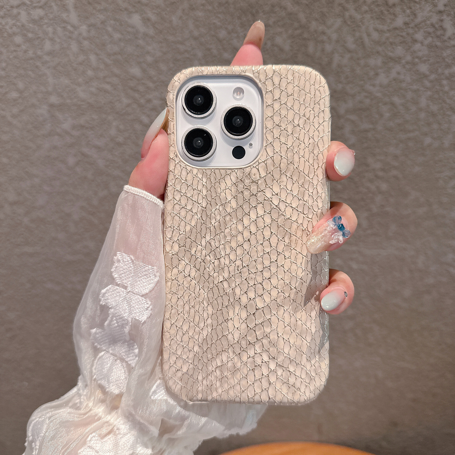 Snake Texture Half-Pack Phone Case Compatible with iPhone 16/15 Pro Max Trendy Large Hole Hard Shell Protective Cover