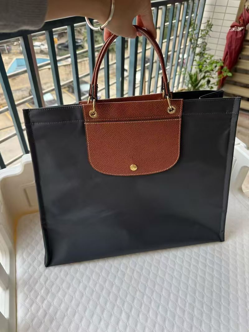 Luxurious Designer Large Capacity Tote Bag for Women - Fashionable Beach Travel Shoulder Bag