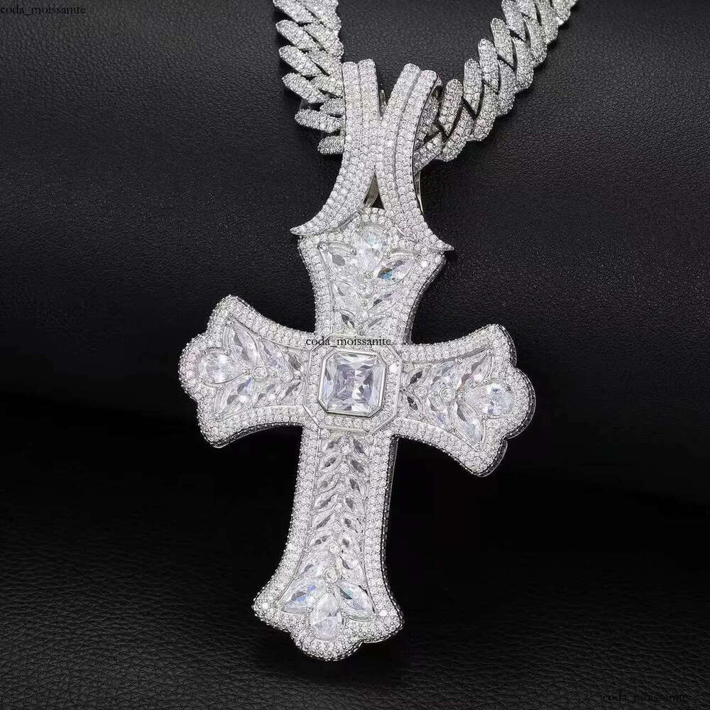 Designer Jewelry S Sier Mosonite Necklace Cross Pendant Cuban Link Chain with Seconds Over Tester Iced Out Vvs Moissanite Dia 6e