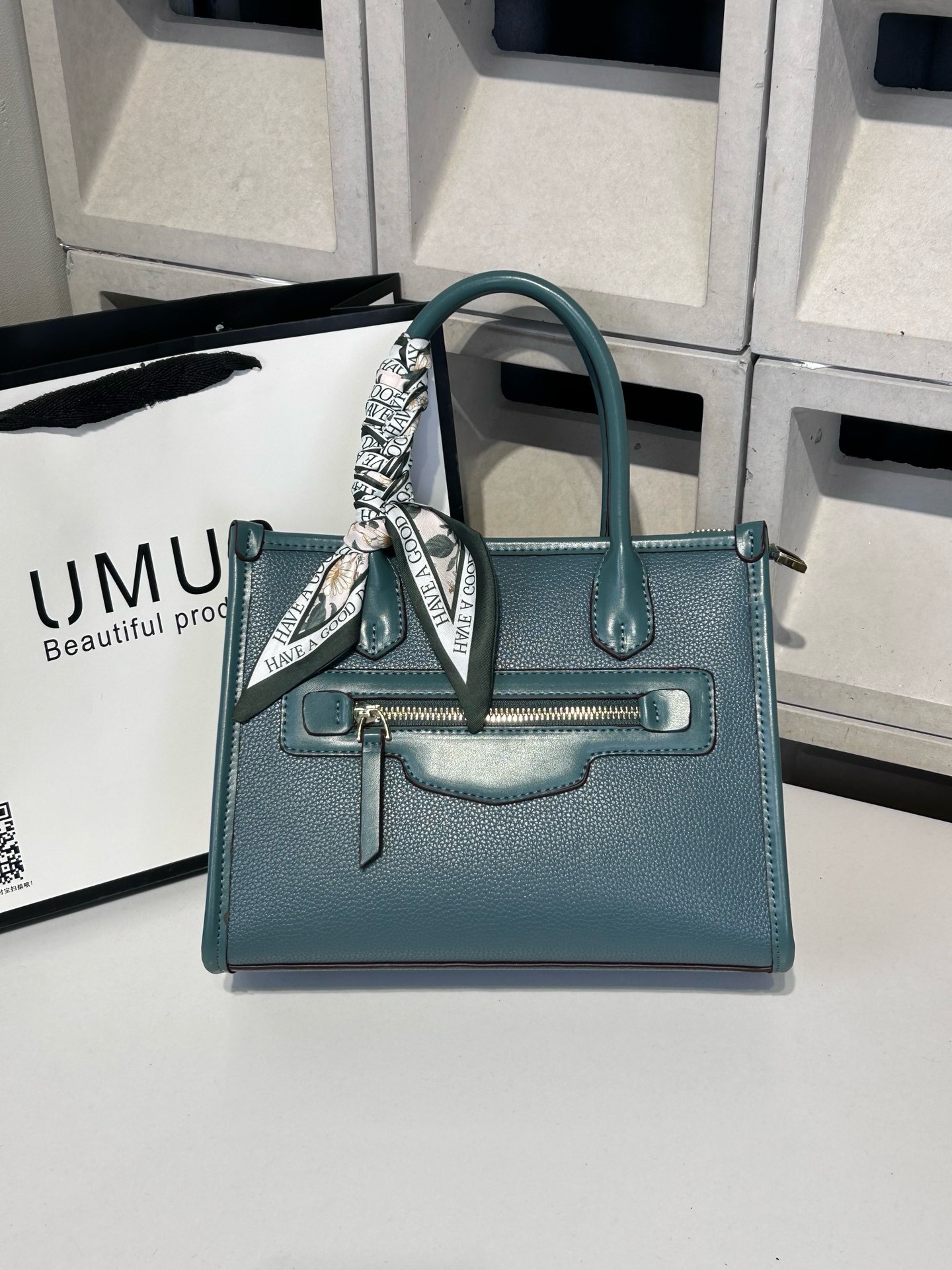 Sophisticated Midlife Fashion Accessory: Premium Soft-Leather Shouldered Totes & Bags Designer bag