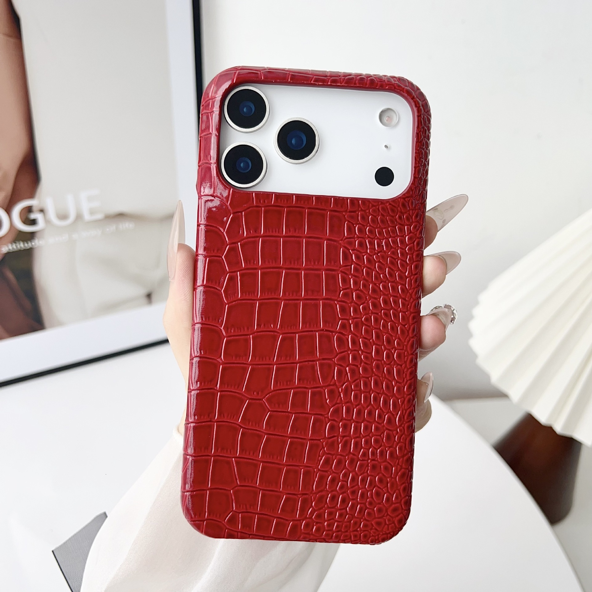 Cracked Gradient Crocodile Skin Pattern Phone Case iPhone 17 Pro Max Compatible with Apple 16 Pro High Frame Luxury Case