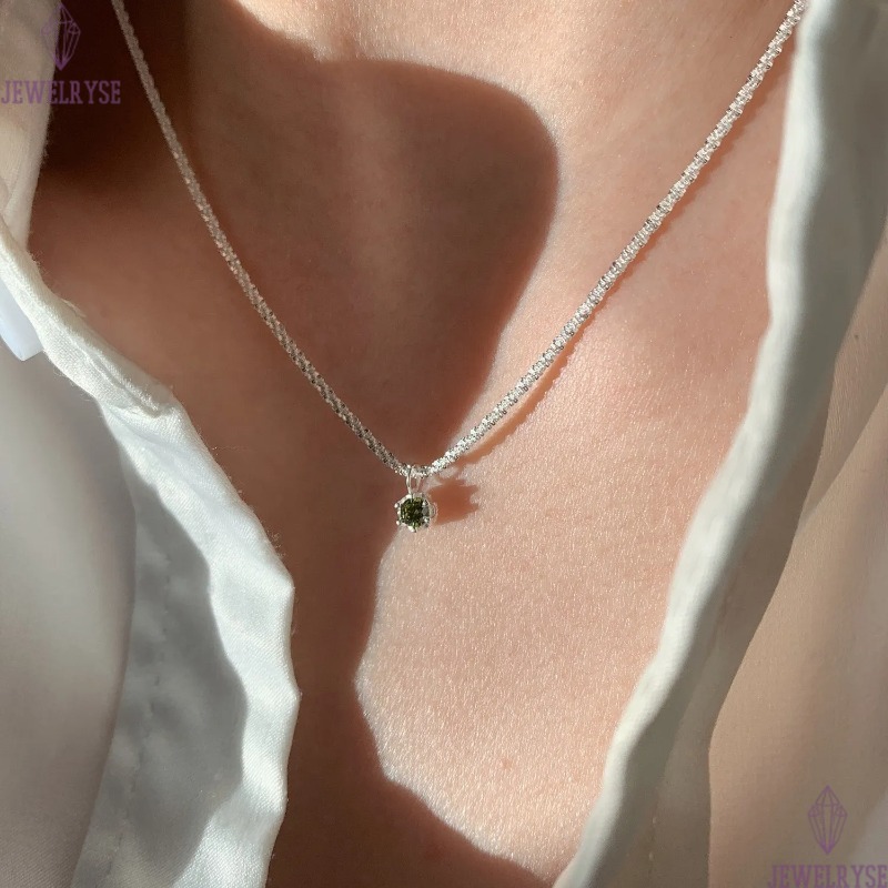 2024 Ins Sparkling Glittering Crown Pendant Solitaire Simple Fine Jewelry Real 100% 925 Sterling Sillver Moissanite Diamond Party Women Wedding Beach 