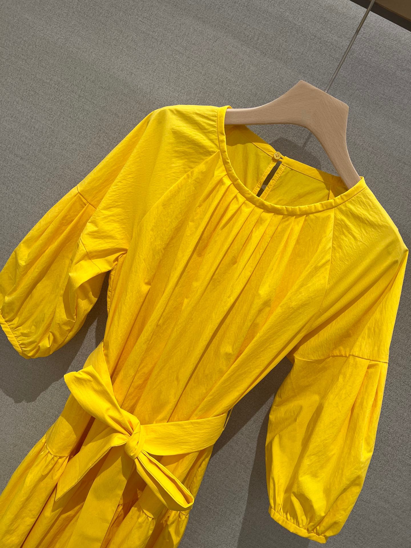 M 2025 5Round neck cotton ruffled bubble sleeve dress Fashion Week Show Customized Fashion Tailored clothing womens Fashion Paris.M368