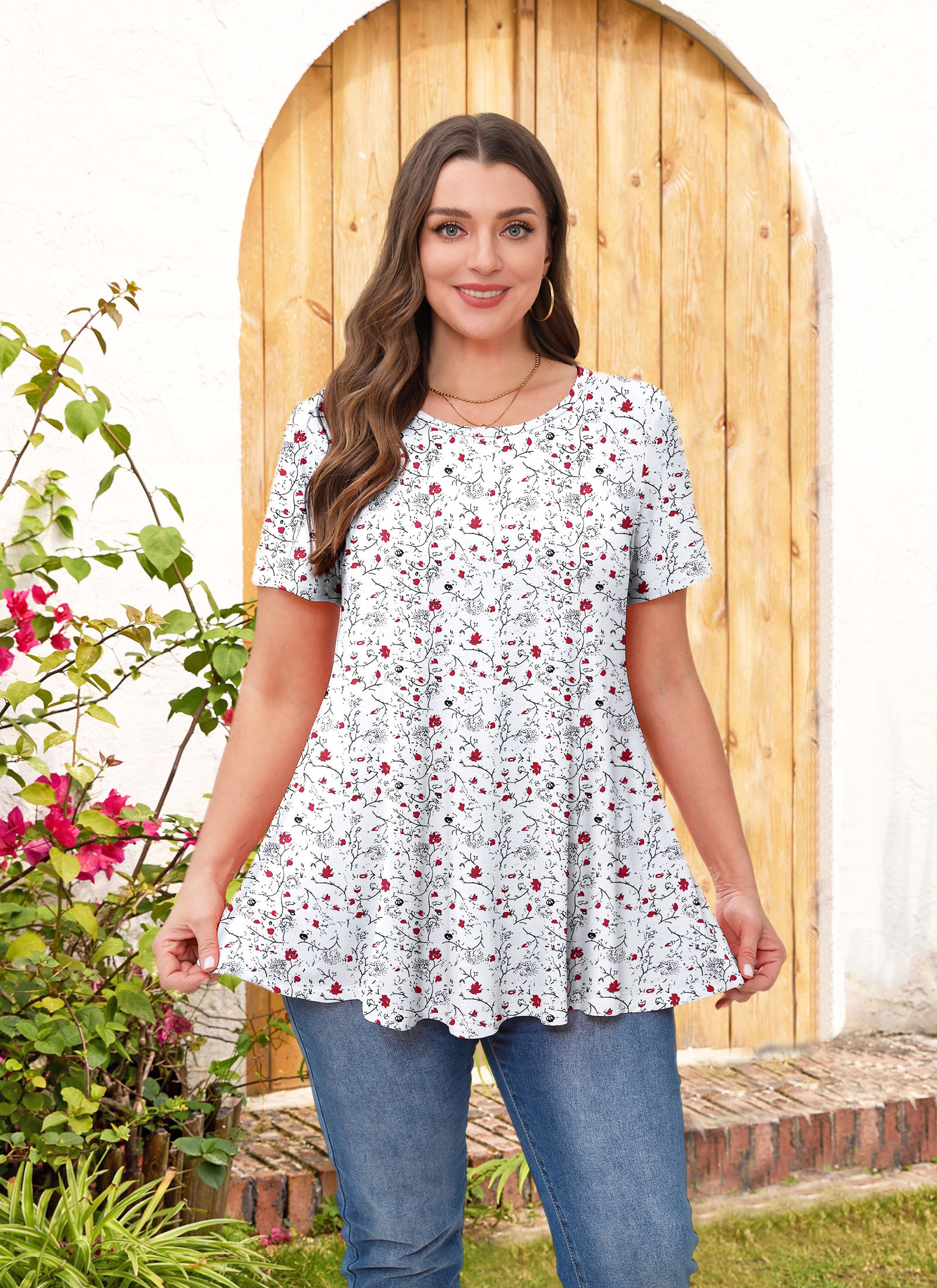 Tunic Tops for Women Plus Size Short Sleeve Crew Neck Swing Flare Loose T-Shirt Blouses to Wear with Leggings White Floral Tops