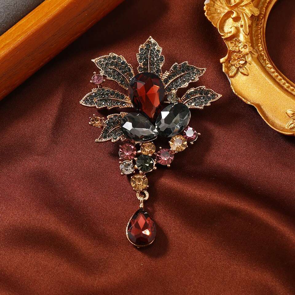 Retro Baroque Palace Crystal Brooches For Women Elegant Fashionable Rhinestone Flower Brooch Pins Jewelry Gifts
