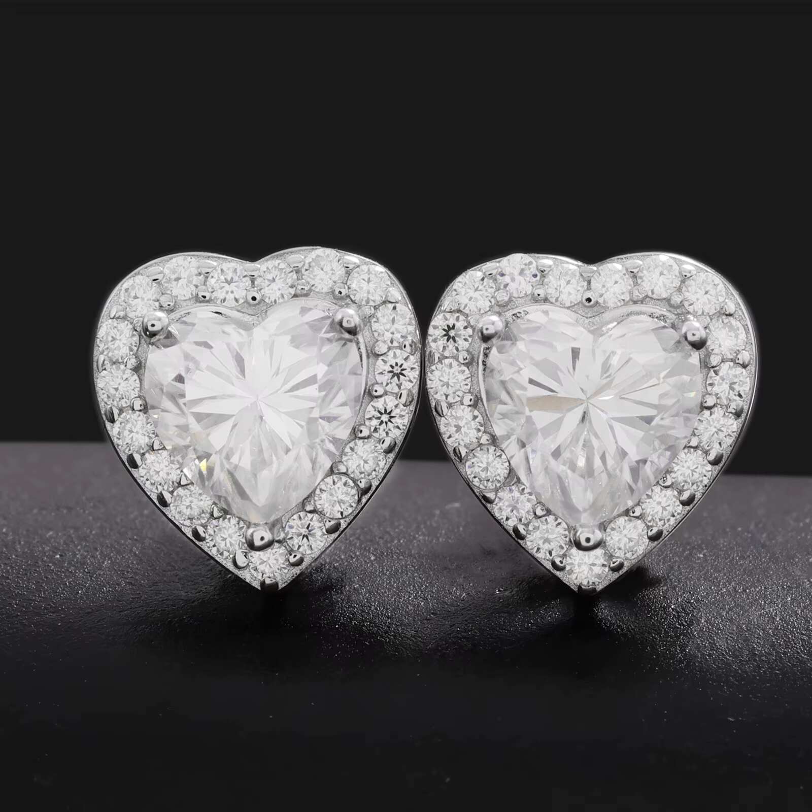 New Trendy 925 Sterling Sliver VVS Moissanite Stud Earrings Sparkling Bling Heart Earrings Womens Jewelry For Gift Party