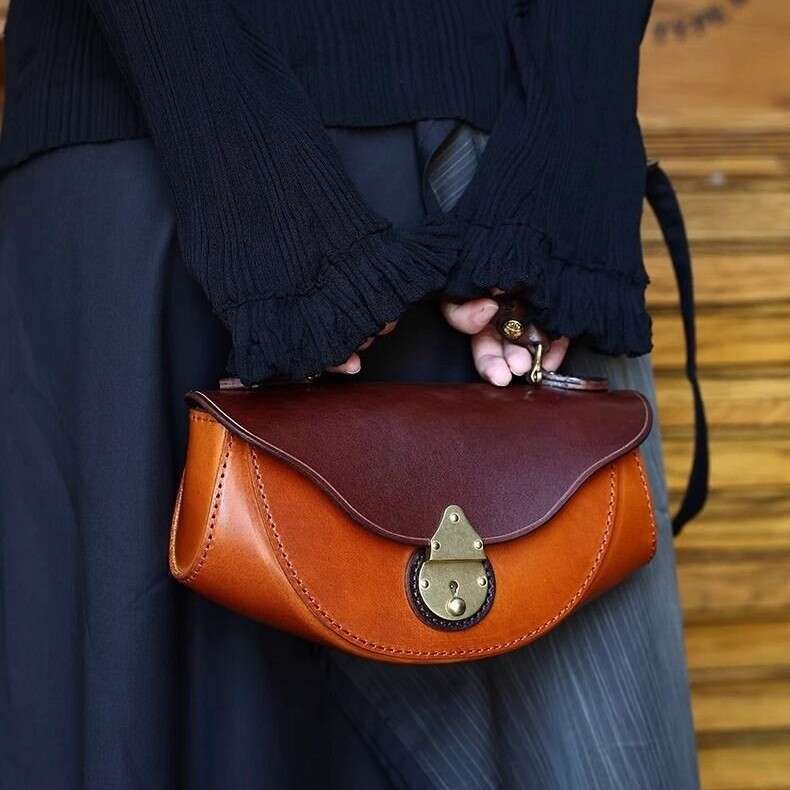 New Smooth sailing Leather Texture Small Boat Baotou Layer Cowhide Cross Bag, niche and versatile Handheld Shoulder Bag