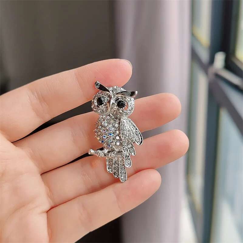 Delicate Blue Crystal Eyes Owl Brooches For Men Alloy Rhinestone Brooch Badge Pin Women Gifts Accessories Jewelry 2024