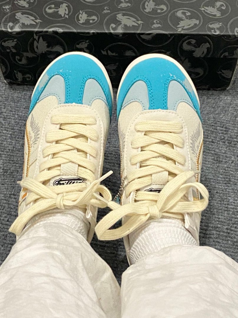 2026 Luxury Designer Women Flat Shoes Fashion Retro Sneaker Ladies Comfort Soft Sole Flat Running Shoes 36-44 Man Footwear