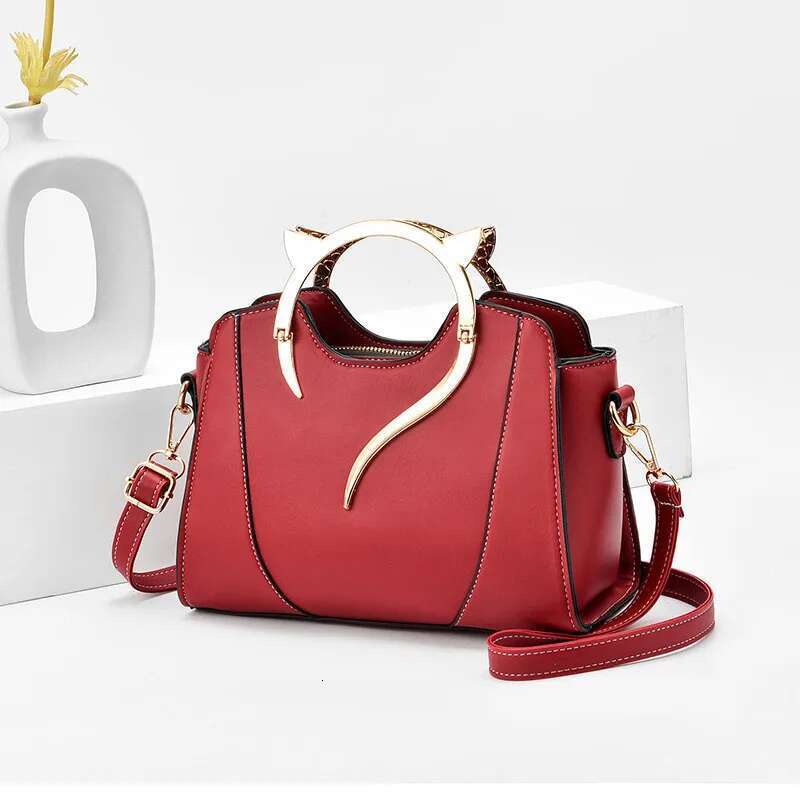 Fashion Black Women's Cute Solid Color PU Leather Shoulder Casual Women Hobos Handbags Lipstick Necklace Totes Bag