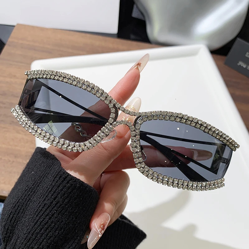 2025 Y2k Hollow Retro Sunglasses Personalized Sunglasses Diamond-set Large Frame Car Sunglasses 81075-1 251126