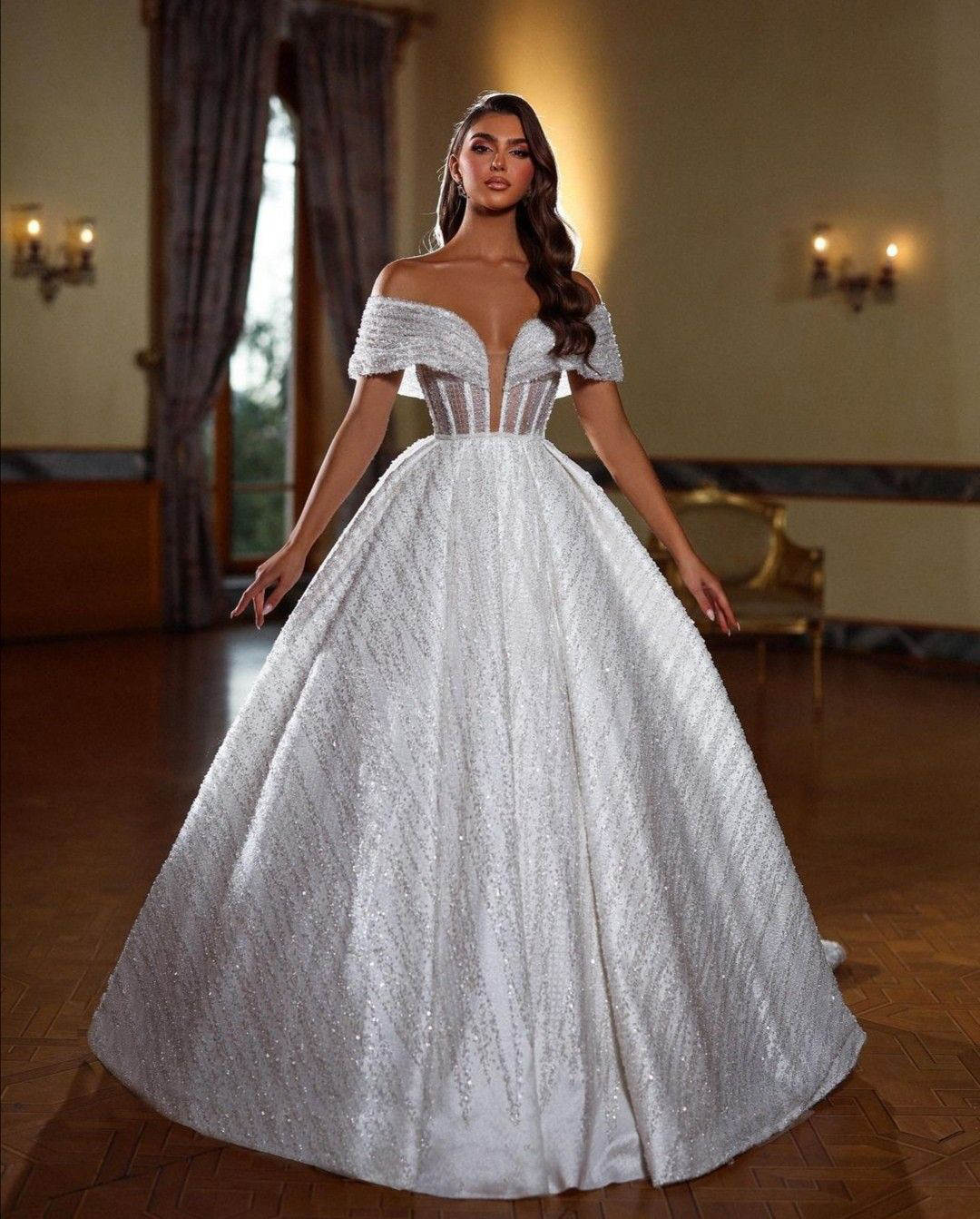 Classic A Line Women Wedding Dress Off Shoulder Sleeveless Bridal Gowns Sequins Sweep Train Dress Custom Made