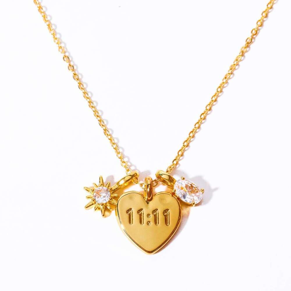 Designer jewelty for women Luxury necklace Love shaped diamond Mother's Day necklace ins wind letters mom zircon mama necklace love pendant color